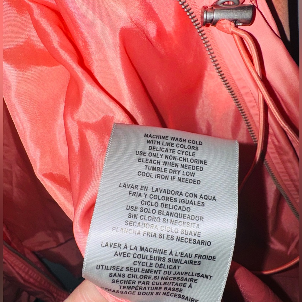 Levi’s Medium Windbreaker/Rain Jacket With Hood - image 5